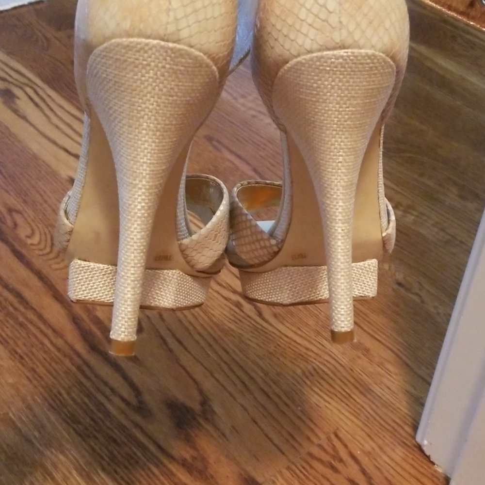 Heels - Picture 5 of 8